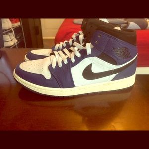 Jordan 1 Mid (Blue/ Black/ White)